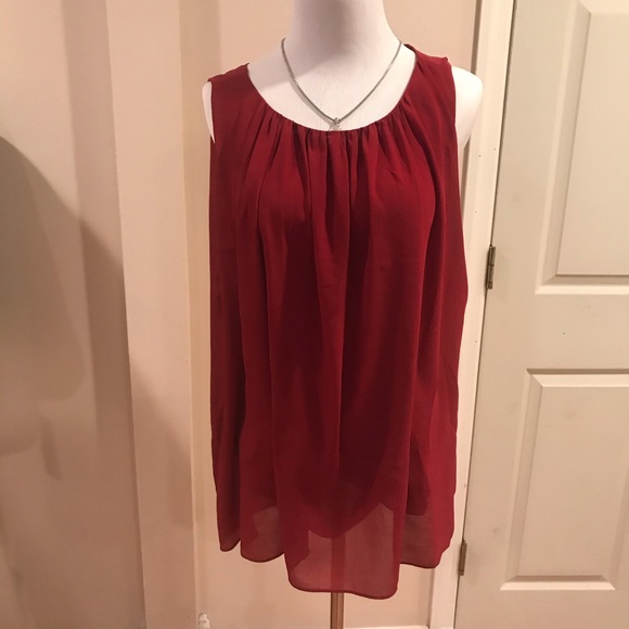 White House Black Market Tops - WHBM 🎄cranberry red tiered flowy shell